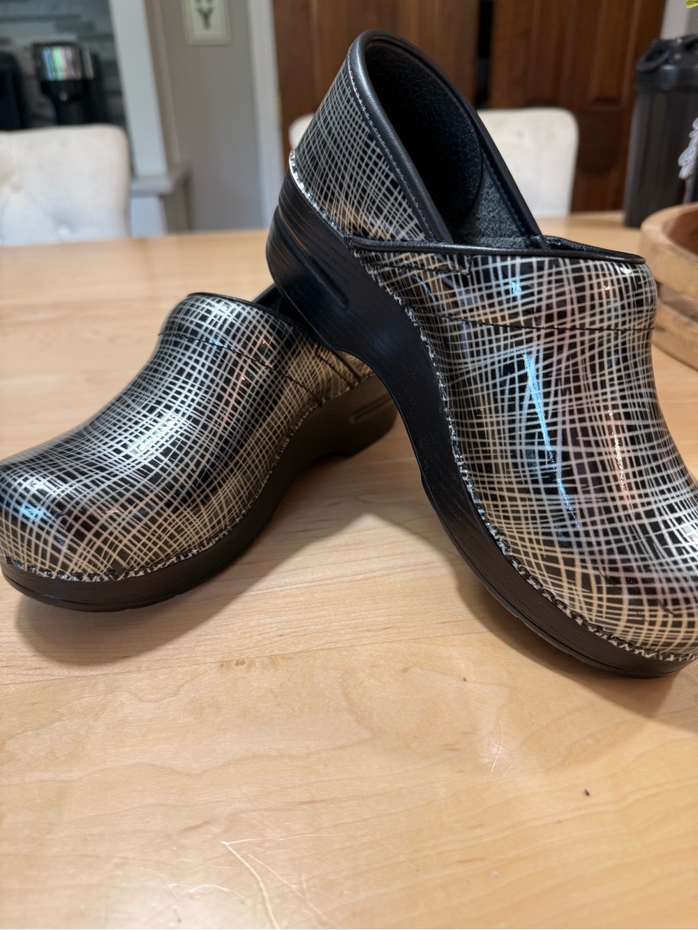 Dansko Women’s Black and White Patterned Clogs - LIKE NEW